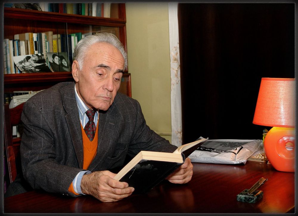 ფრიდონ ხალვაში - Biography