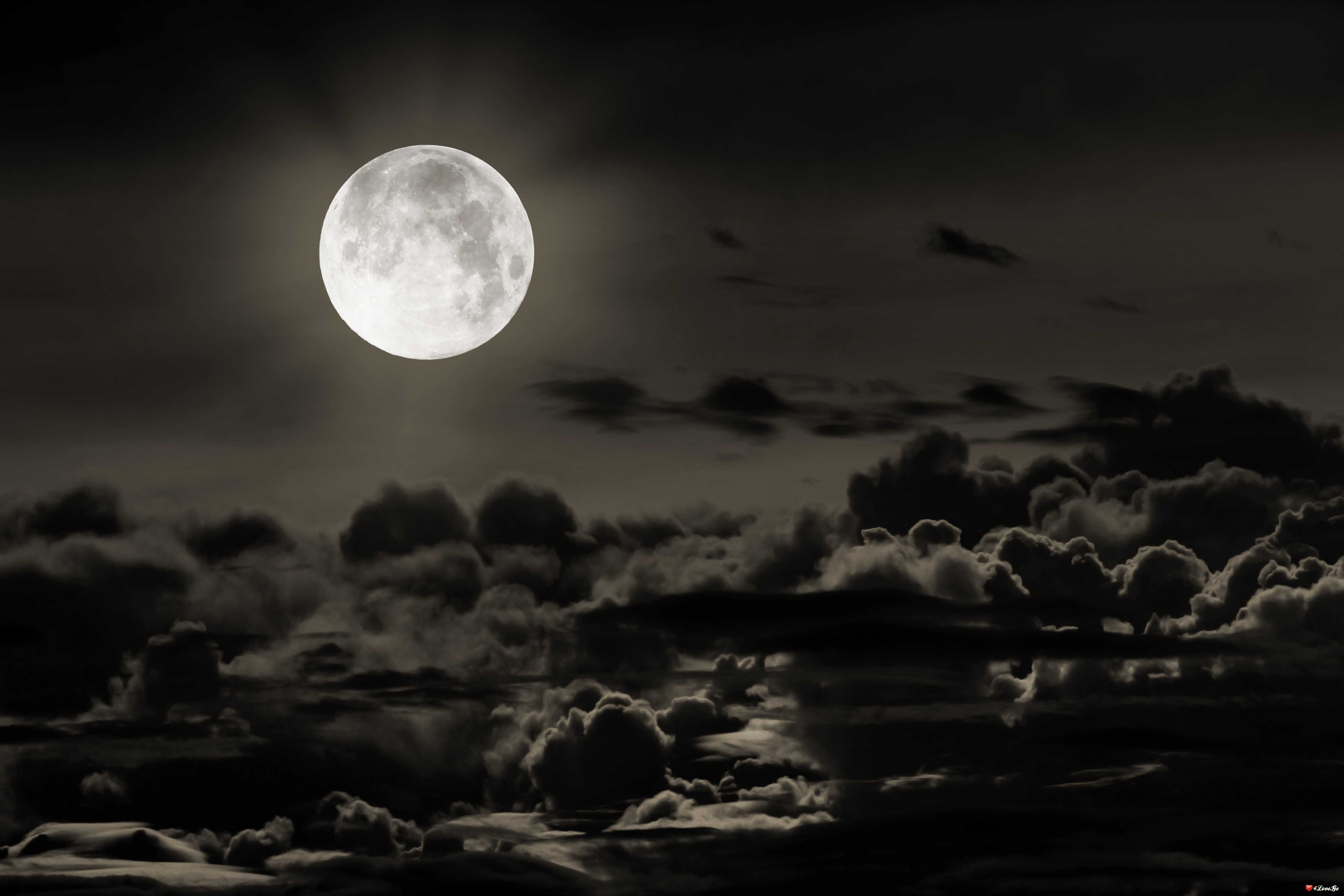 Ночи серых дней короче. Ночное небо с луной. Ночная Луна. Лунное небо. Луна на небе.